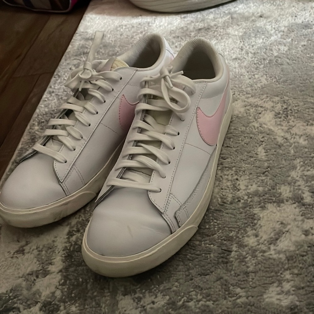 pink low nike blazers